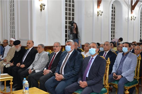  محافظ الإسماعيلية ورئيس الطائفة الإنجيلية يشهدان رسامة قسا للكنيسة الإنجيلية  