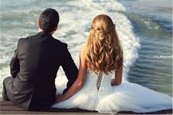 رجل يقتل زوجته في شهر العسل بالخطأ