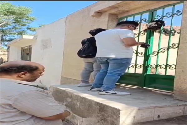 أسرة الطالبة نيرة ضحية الغدر بالمنصورة تزورها بالمقابر