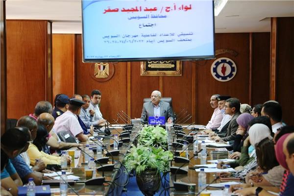 اللواء عبدالمجيد صقر محافظ السويس