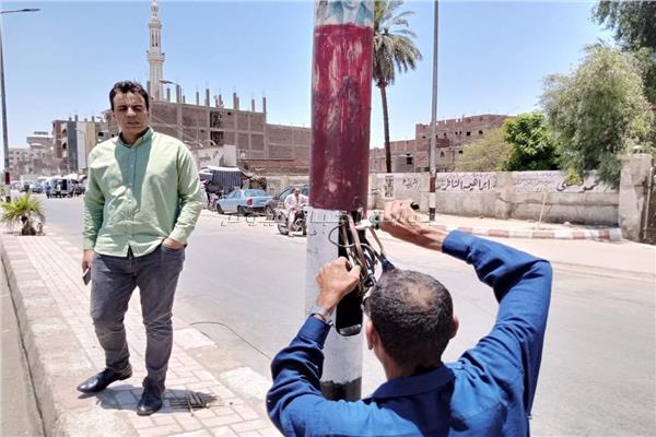حفاظًا على سلامة المواطنين.. غلق الأعمدة المكشوفة بطريق مصر أسوان الزراعي
