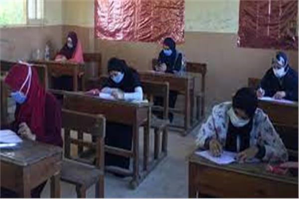 مواصله امتحان الثانوية العامة في158لجنه بالشرقية
