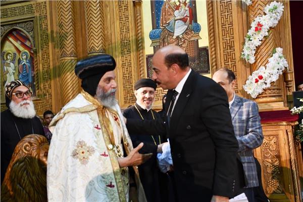 أشرف عطية يشارك فى مراسم حفل تنصيب وتجليس الأنبا بيشوى