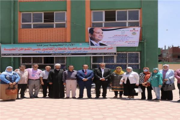 فحص وعلاج  1255  حالة  وصرف الدواء بالمجان بقافلة جامعة طنطا  بتفهنا العزب 