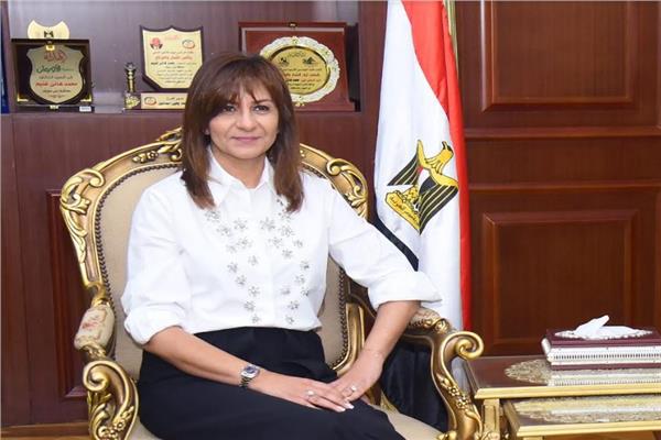 وزيرة الهجرة 
