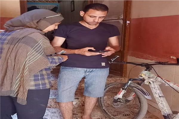 مياه القناة.. فريق التوعية للمواطنين لتحميل تطبيق قراءتي وتسجيل قراءة العداد 