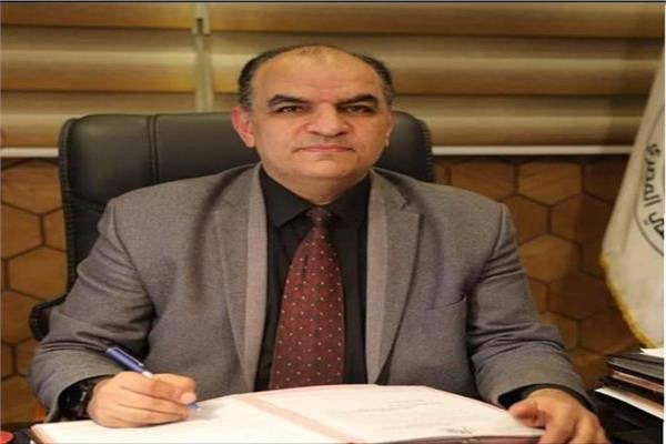 الدكتور أحمد العطار