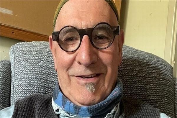 رجل بريطاني تحدي توقعات الأطباء بوفاته