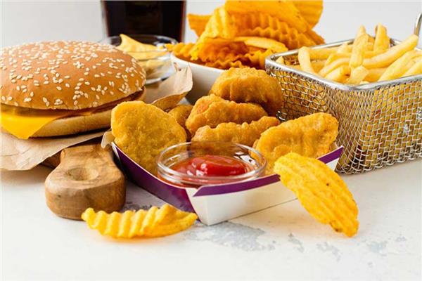 دراسة تكتشف رابطاً ميكروبياً بين نظام غذائي شائع ومرض مميت