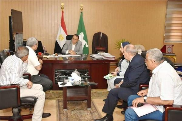 محافظ الشرقية يدرس إمكانية وصول القطار الكهربائي لمدينة بلبيس
