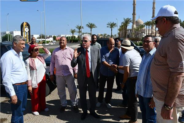 فودة يتابع الأعمال الإنشائية بالحديقة المركزية  والمول التجاري ومجمع البنوك بشرم الشيخ        