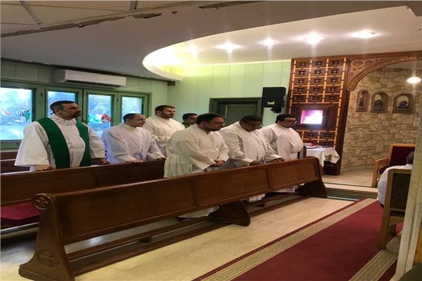 الأنبا باخوم يستقبل وفدًا كنسيًا من إنجلترا  
