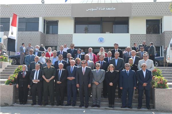 وزير التعليم العالي يزور جامعة قناة السويس ويفتتح عددًا من المنشآت الطبية