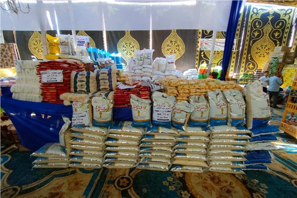 تموين البحيرة : تجهيز وإقامة ۸ معارض كبرى وتزويدهم بالسلع الغذائية واللحوم بأسعار مخفضة.