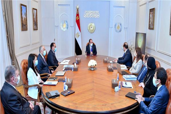 الرئيس السيسي يتابع مع المجموعة الاقتصادية مؤشرات أداء الدولة للعام المالي الحالي