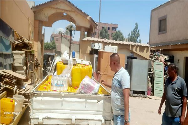 ضبط سيارة محملة بزيوت طعام غير مدون عليه أي بيانات بـ«أوسيم»