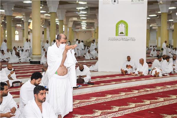 توافد الحجاج على مسجد الخيف بيوم التروية 