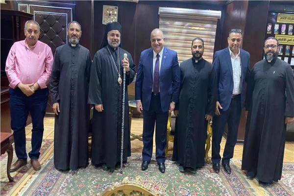 الأنبا عمانوئيل يهنئ محافظ الأقصر بعيد الأضحى المبارك     