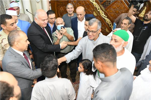 محافظ قنا يؤدى صلاة عيد الأضحى المبارك بمسجد العارف بالله سيدى عبدالرحيم القنائى