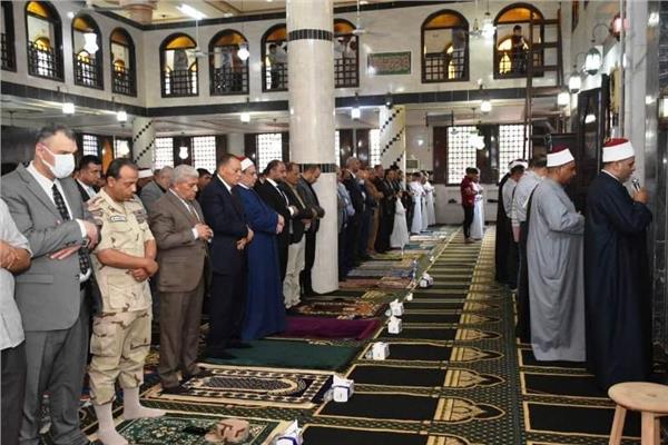 الدكتور ممدوح غراب محافظ الشرقية يؤدى صلاة عيد الأضحى المبارك