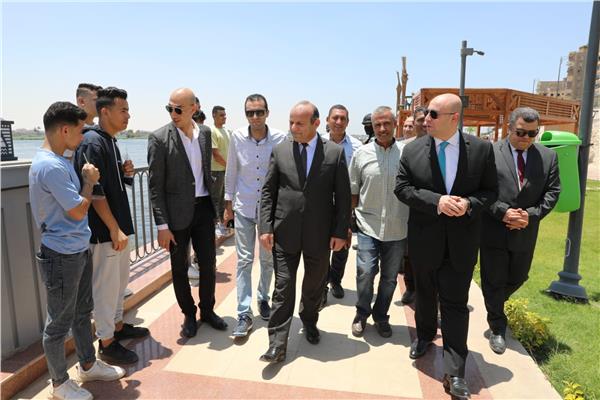  محافظ بني سويف يتفقد مستوى الخدمة بالكورنيش 