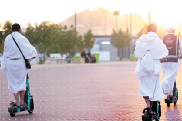 سكوتر كهربائى وشرطة نسائية