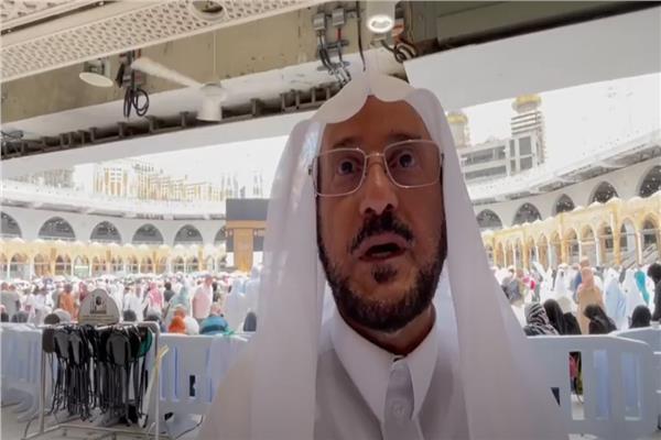 الدكتور عبد اللطيف بن عبدالعزيز آل الشيخ وزير الشؤون الإسلامية الشيخ من أمام الكعبة
