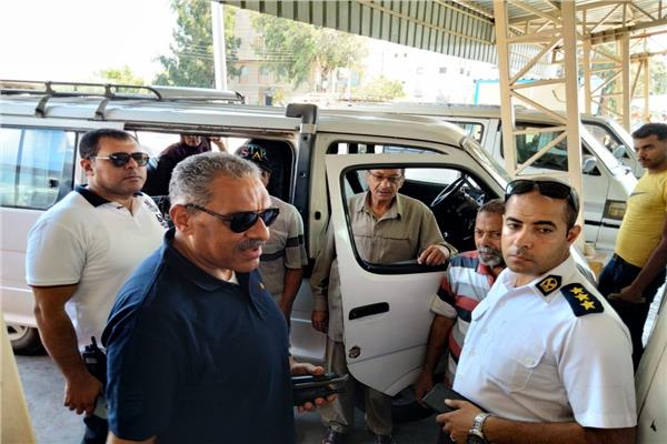متابعة مستمرة لحركة العمل بالمواقف للتأكد من تطبيق تعريفة الركوب الجديدة 
