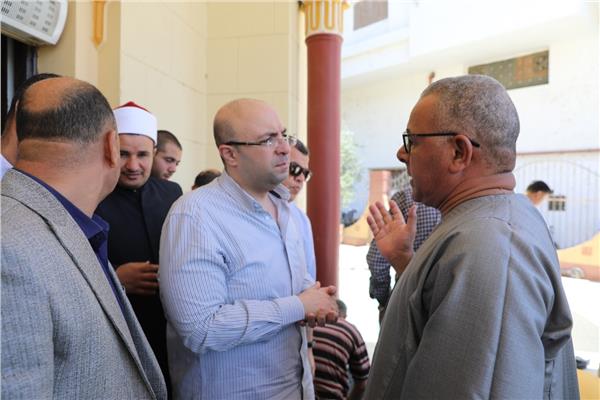 محافظ بني سويف يلتقى عدداً من المواطنين
