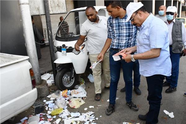 اللواء أشرف عطية محافظ أسوان خلال جولات ميدانية 