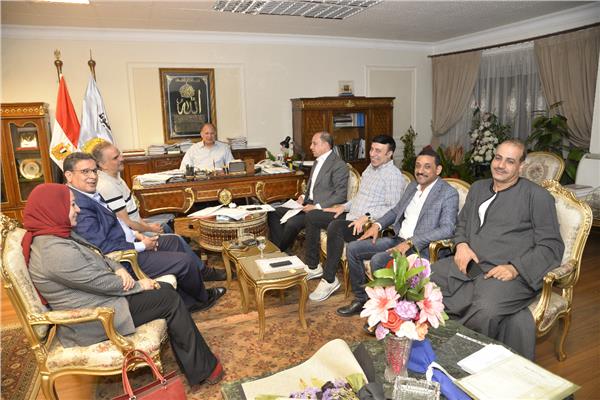 محافظ أسيوط يلتقي أعضاء مجلسي النوب والشيوخ