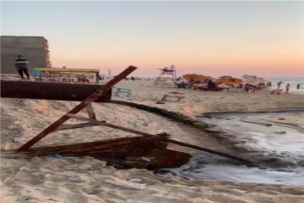  ماسورة المياه الجوفية بشاطئ أبو تلات