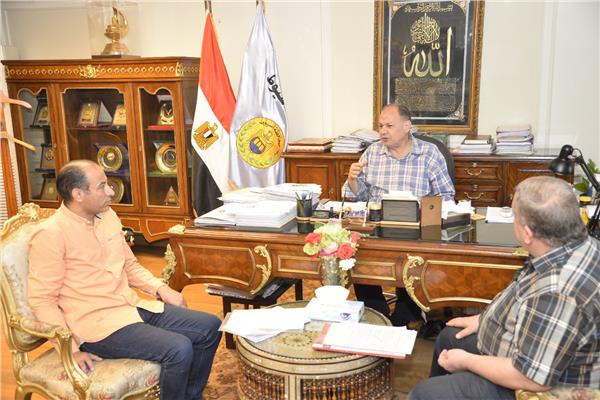 محافظ أسيوط يؤكد استمراره بتقديم سبل الدعم وتذليل العقبات أمام الاستثمار