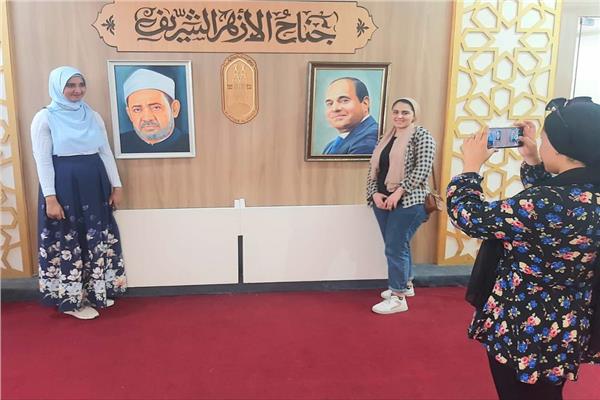 رواد معرض الإسكندرية للكتاب 