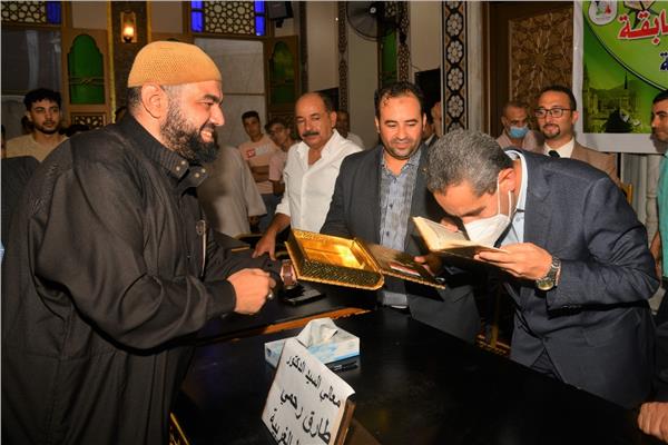 محافظ الغربية يكرم ١٤٦ من حفظة القرآن الكريم في كتامة