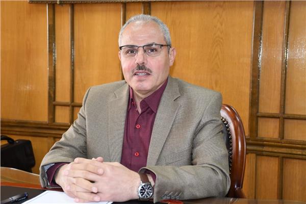  الدكتور ناصر مندور رئيس جامعة قناة السويس