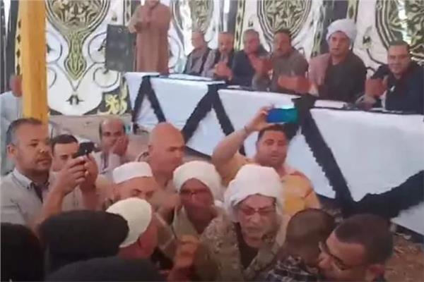 أمن المنيا ينهي خصومة ثأرية بين عائلتين 