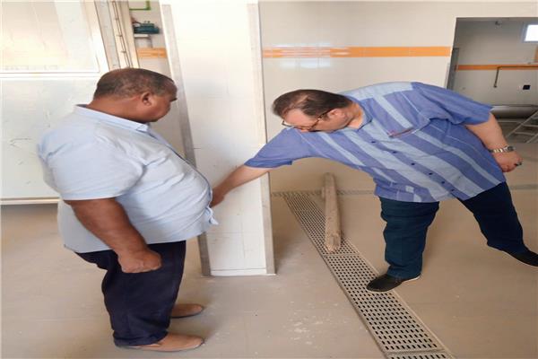 رئيس سفاجا يتفقد أعمال تطوير المجزر لمناقشة الملاحظات النهائية قبل الاستلام