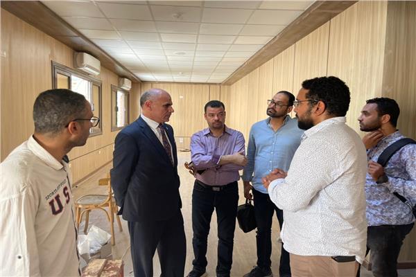 رئيس جامعة الأقصر يتفقد مركز الاختبارات الإليكترونية بكلية الفنون الجميلة