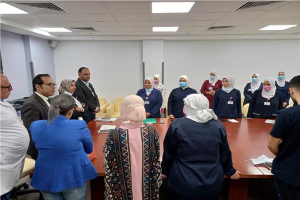  مدير فرع هيئة الرعاية الصحية بالإسماعيلية يلتقي اطقم التمريض بمستشفى فايد التخصصى 