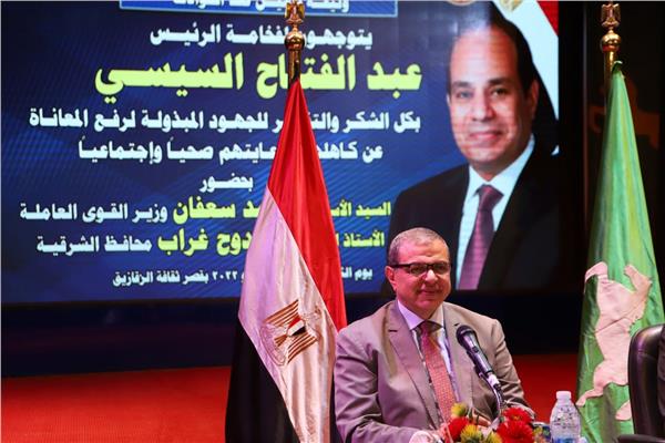 محمد سعفان وزير القوي العاملة