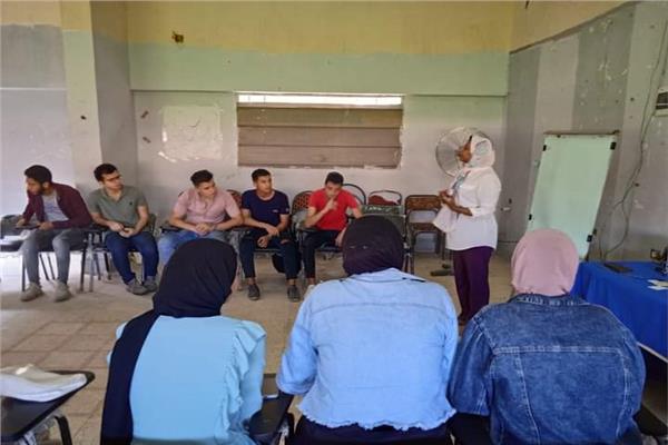 جانب من البرنامج التدريبي لتنمية المهارات الحياتية