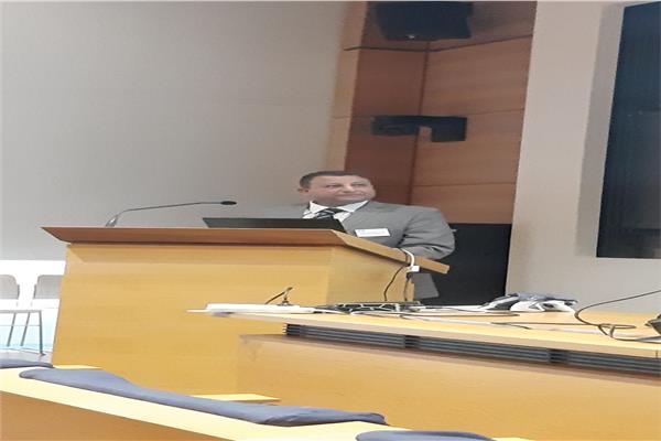 عميد سياحة المنصورة يلقي بحثًا ويرأس جلستين بالمؤتمر العالمي لعلماء البردي بجامعة السوربون في باريس 