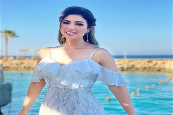 الفنانة ميرنا جميل 