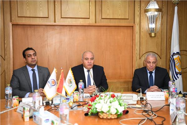الداودي يبحث مع رئيس هيئة تنمية الصعيد إقامة مشروعات تنموية بمحافظة قنا  
