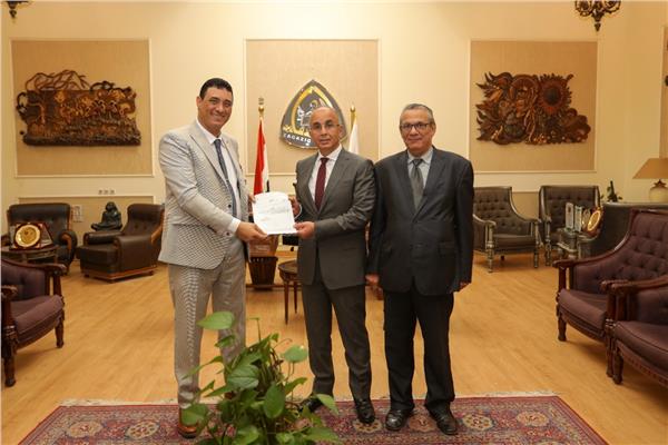 الدكتور حسن مصطفي متولي 
