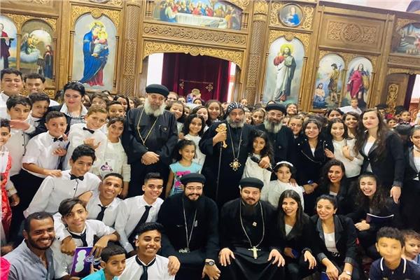 الأنبا نوفير يطيب رفات الشهيد أبانوب في كنيسته بالقلج     