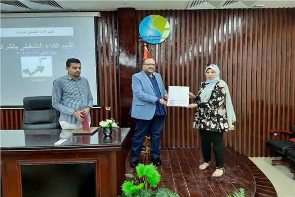 مياه سوهاج تكرم المتميزين