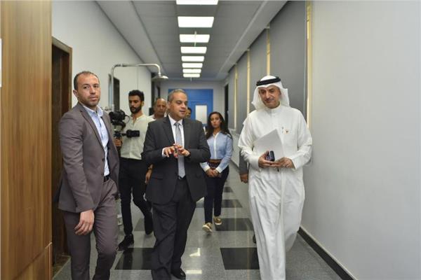 هيئة الدواء المصرية تستقبل السفير البحريني