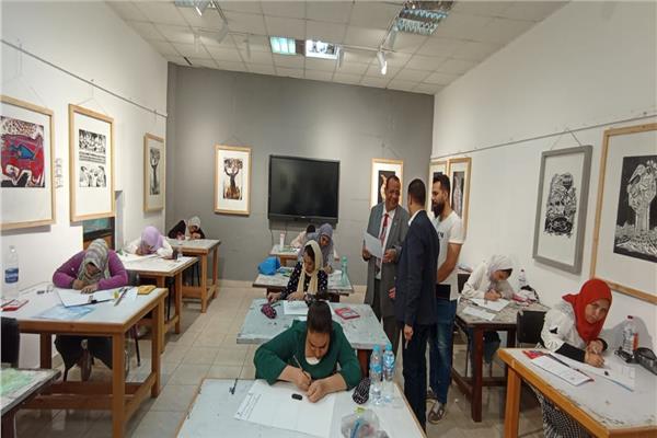 نائب رئيس جامعة الأقصر يتفقد استعدادات كلية الطب لاستقبال العام الدراسي الجديد